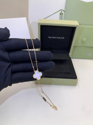 18K Yellow Gold Malachite Medium Necklace Lucky Girl VCA Vintage Alhambra Pendant