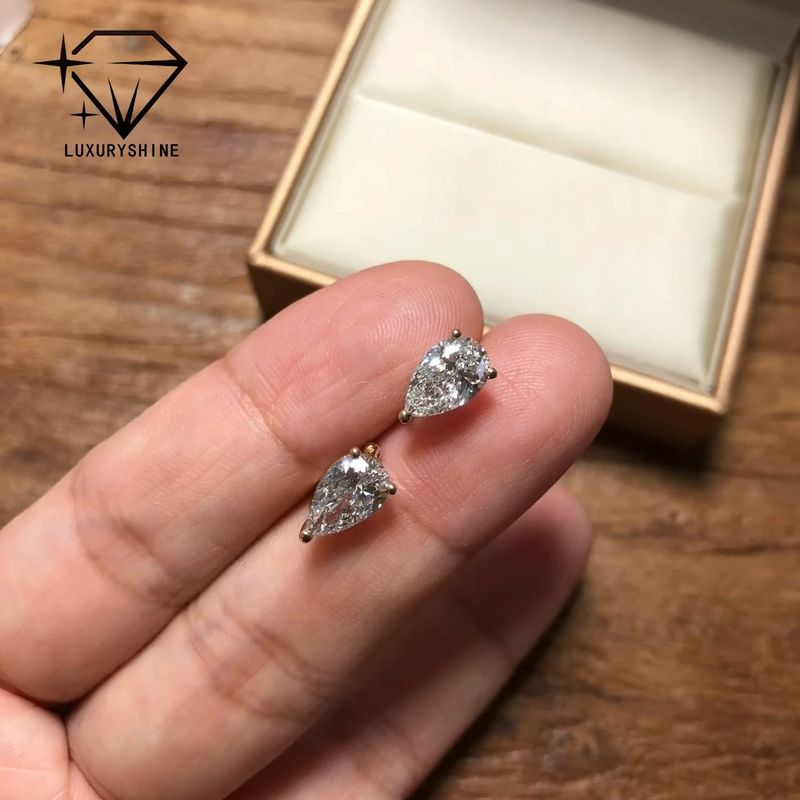 Calidad Pendientes de botón con diamantes cultivados en laboratorio con corte de pera de oro de 18K, claridad VVS-VS fábrica