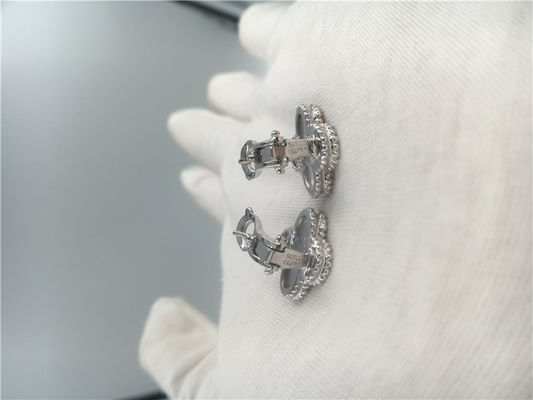Calidad Pequeña joyería del oro de los pendientes 18K del perno prisionero de la flor con nacarado blanco fábrica