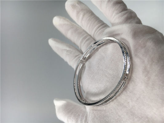 Calidad Ensille la pulsera móvil del diamante de la forma, pulseras del brazalete del oro blanco de las señoras 18k fábrica