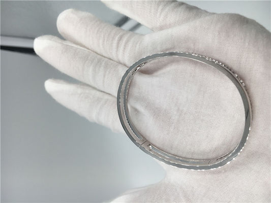 Calidad Ensille la pulsera móvil del diamante de la forma, pulseras del brazalete del oro blanco de las señoras 18k fábrica