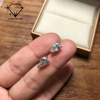Calidad Pendientes de botón con diamantes cultivados en laboratorio con corte de pera de oro de 18K, claridad VVS-VS fábrica