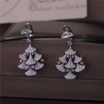 Calidad Los pendientes IDEALES de las DIVAS de Roma High Jewelry en sistema del oro blanco 18K con 7 diamantes principales y diamantes llenos del pavé fábrica