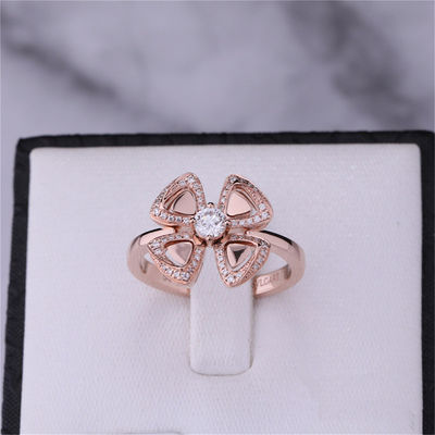 Calidad Roman Love Flower Ring Fiorever 18 kt Rose Gold Ring fijada con un diamante central y los diamantes del pavé fábrica