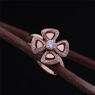 Calidad Roman Love Flower Ring Fiorever 18 kt Rose Gold Ring fijada con un diamante central y los diamantes del pavé fábrica