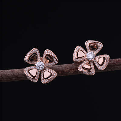 Altos pendientes de Fiorever de la joyería del oro real en 18 kt Rose Gold Earrings fijada con dos diamantes centrales y diamantes del pavé